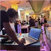 Aprende a tocar el DJ en tan solo 2 clases